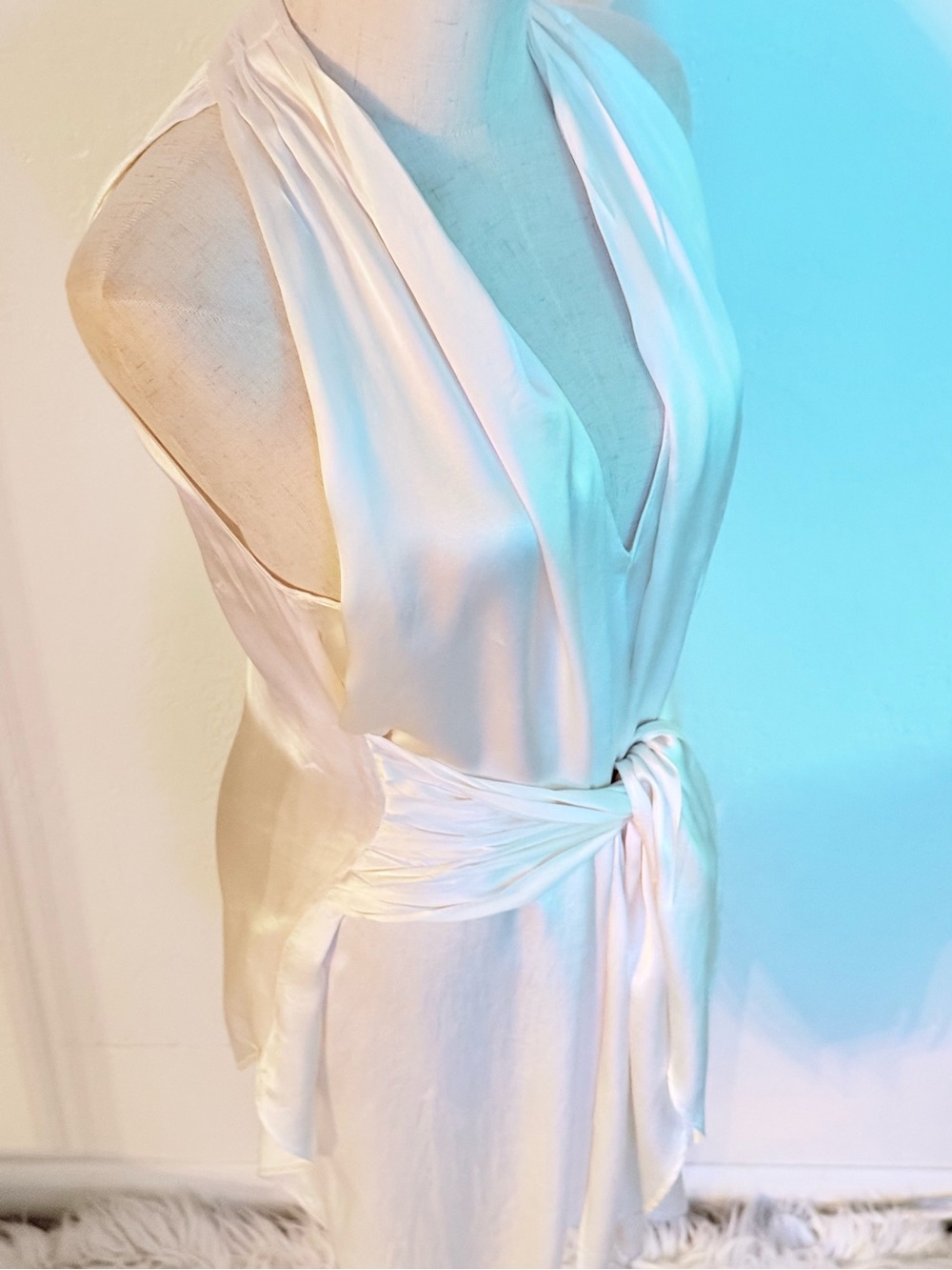 Elizabeth and James 100% Silk Satin Halter Wrap Blouse Cream/Off-Wht M Romantic - Picture 3 of 12